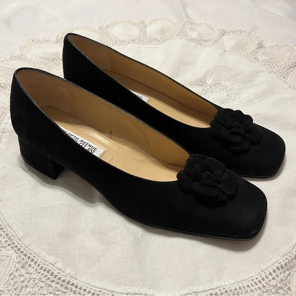 Saks Fifth Avenue Folio Collection Black Suede Pumps Heels Rosette 8.5 AA